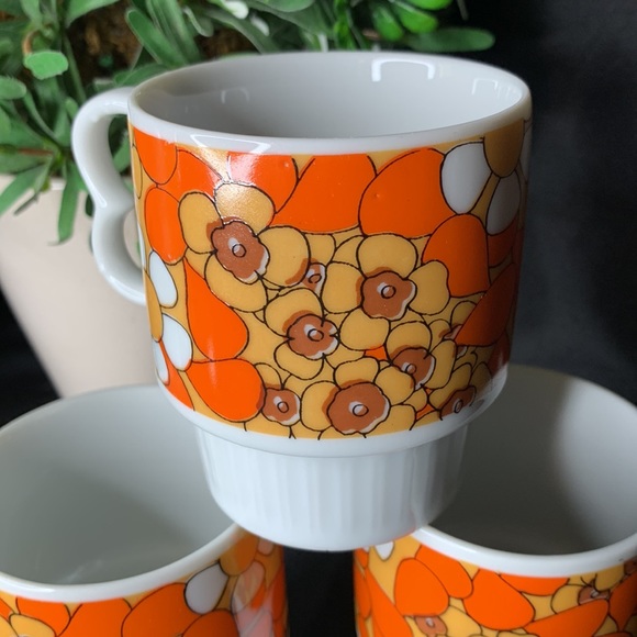 Set of 3 vintage 1960’s Flower Power stackable orange mugs - Picture 2 of 9